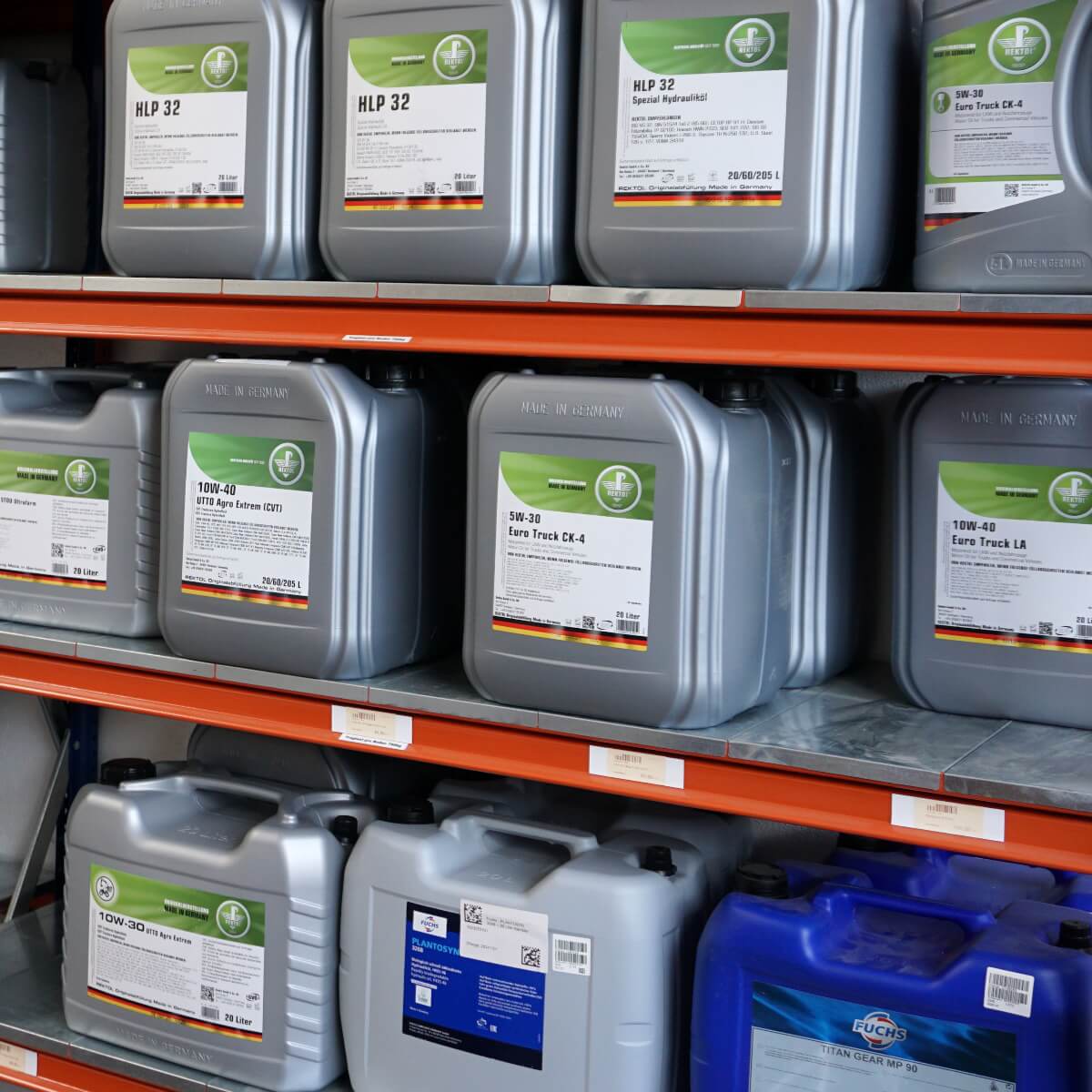 Schmiersoffe im Regal