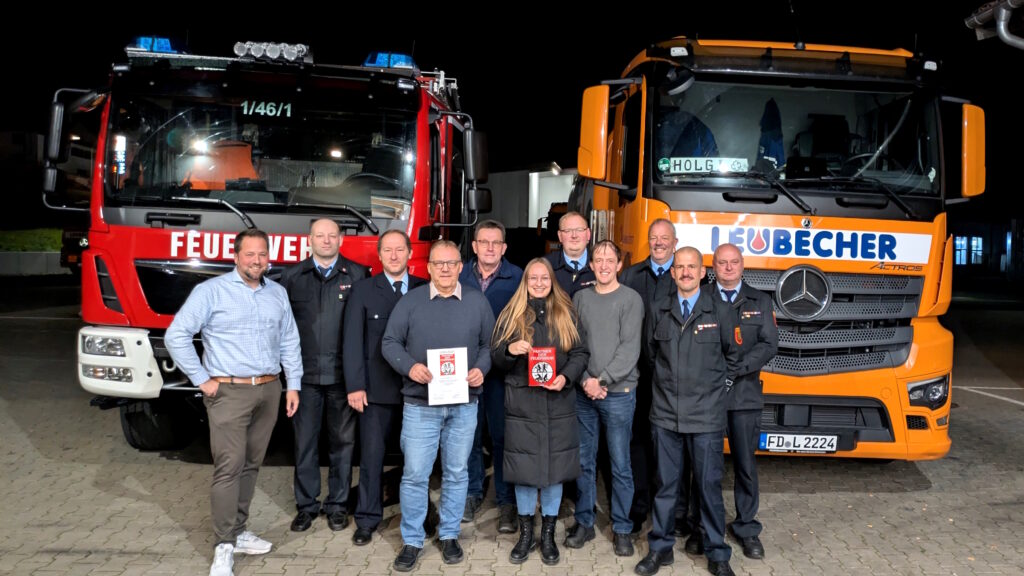 Gruppenfoto der Ehrung "Partner der Feuerwehr"